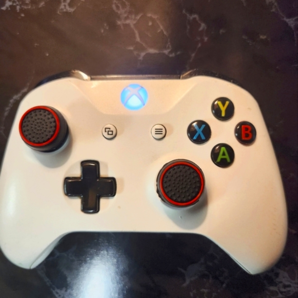White Xbox One Wireless Microsoft Controller Model 1708